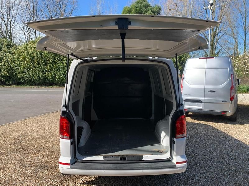 Used VW Transporter Highline 150 HP (110 kW) 2022 White Van