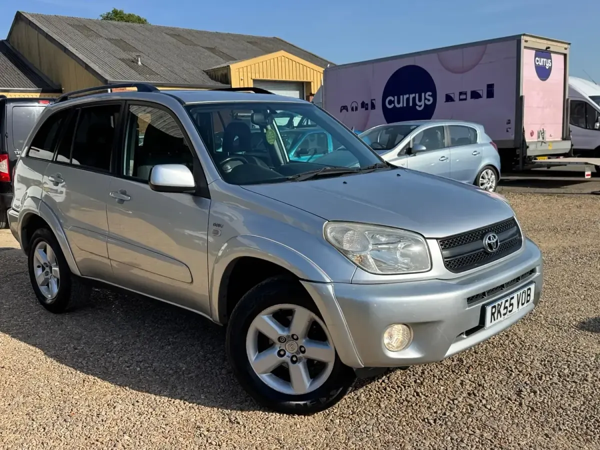 Used Toyota RAV4 147 HP (108 kW) 2005 Silver SUV