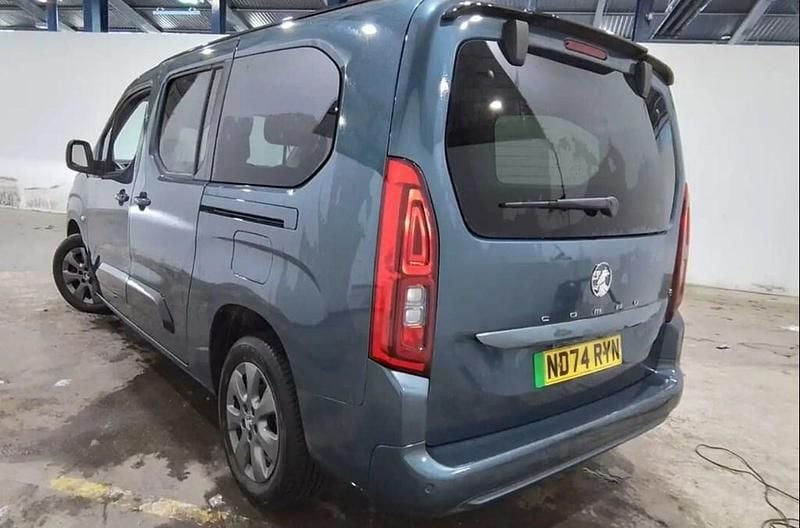 Used Vauxhall Combo Ultimate 100 kW (136 HP) 2024 Blue MPV