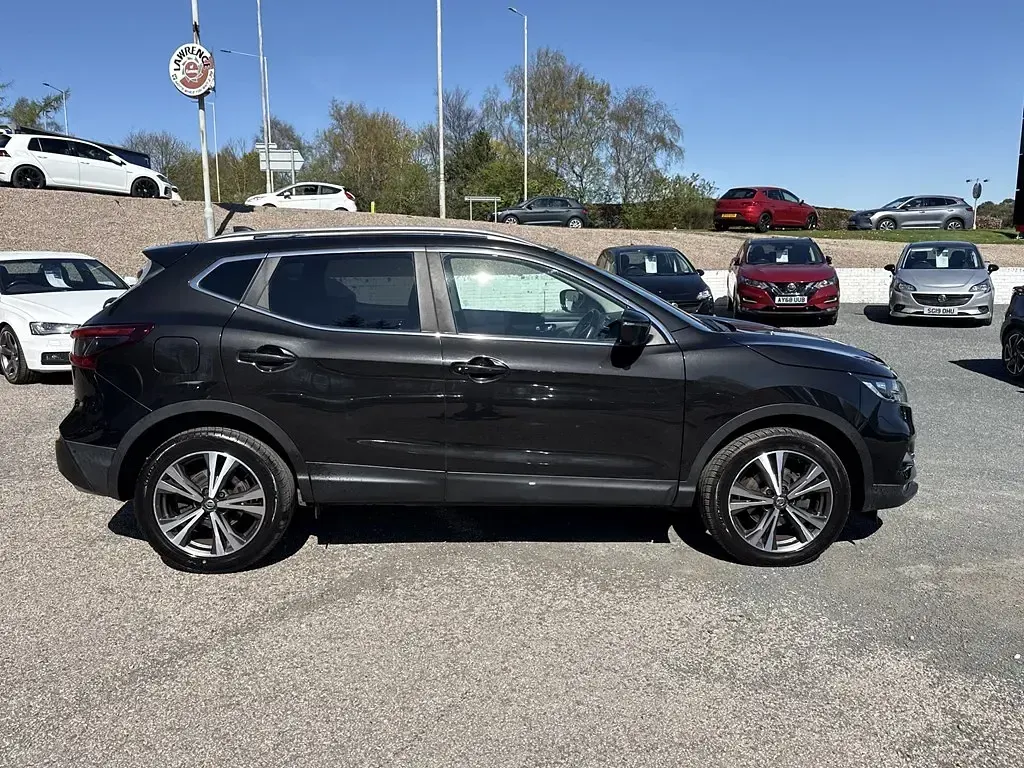 Used Nissan Qashqai N-Connecta 2017 Black SUV