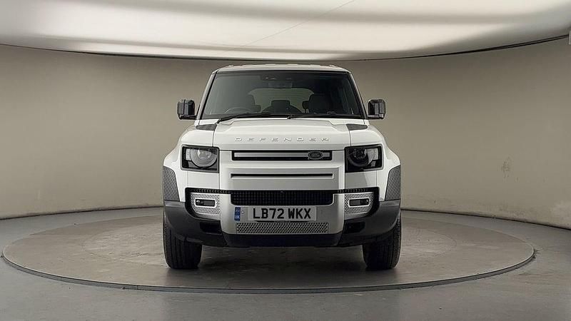Used Land Rover Defender SE 250 HP (183 kW) 2022 Fuji white SUV