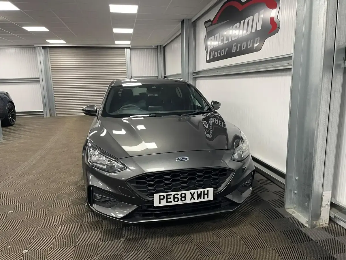 Used Ford Focus ST-Line 125 HP (91 kW) 2018 Grey Hatchback