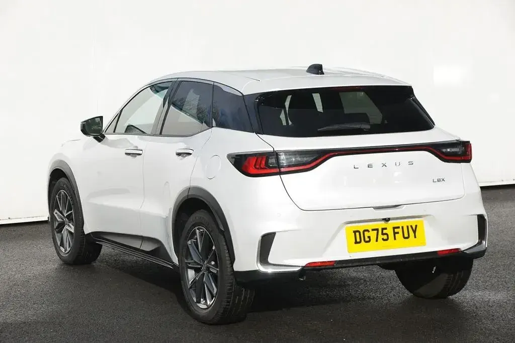 Used Lexus LBX 136 HP (100 kW) 2025 White SUV