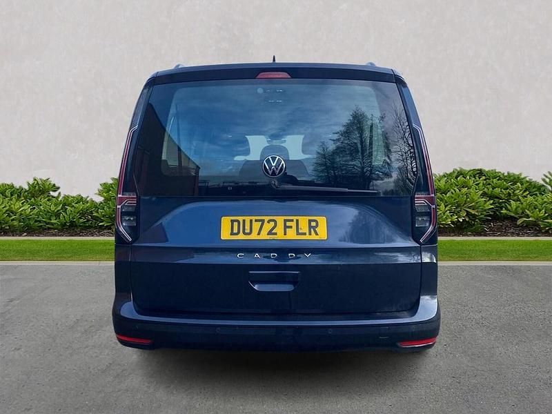 Used VW Caddy Maxi Life 122 HP (89 kW) 2022 Blue MPV