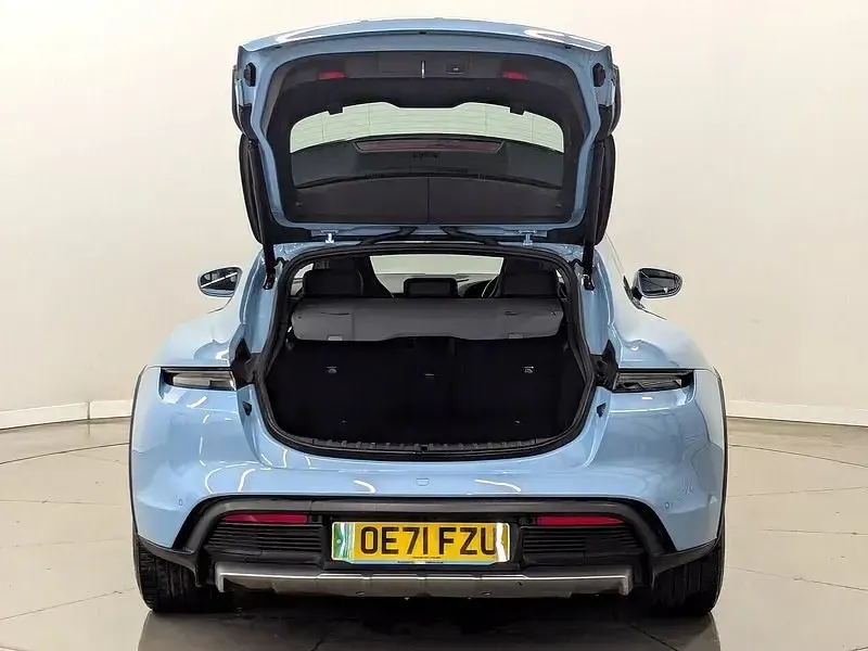 Usado Porsche Taycan Performance Package 350 kW (476 CV) 2021 Azul Familiar