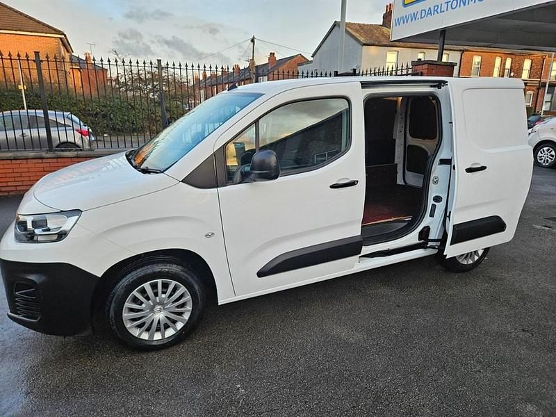 White Used 2020 Citroën Berlingo MPV | £5,990 (Good price) - Image 1/4