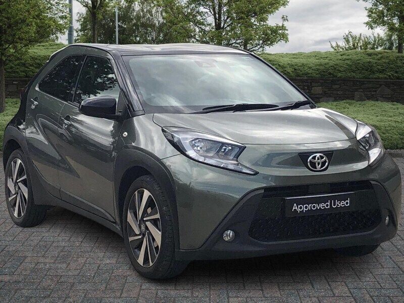 Cardamom green Used 2022 Toyota Aygo Hatchback | £12,795 (Fair price) - Image 1/4