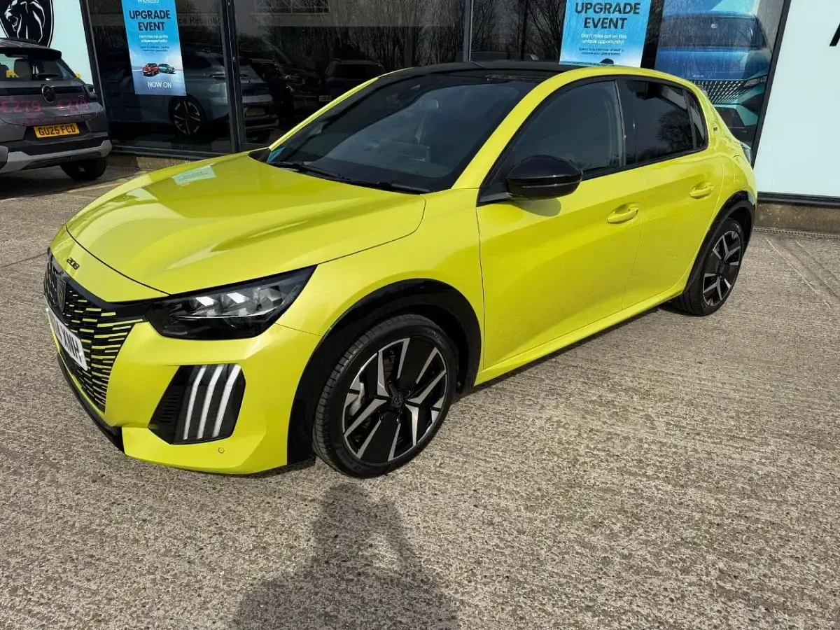 Second-hand Peugeot 208 GT 99 CP (72 kW) 2025 Galben Hatchback