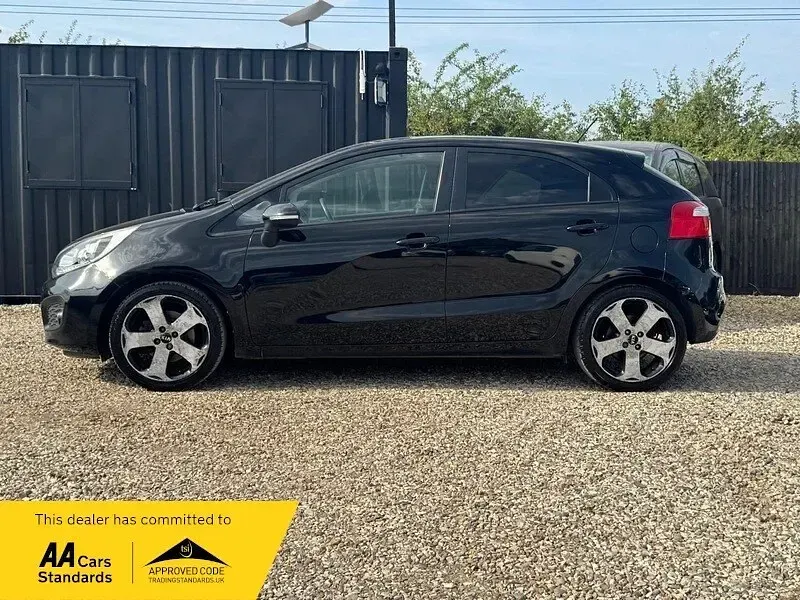 Used Kia Rio 107 HP (78 kW) 2013 Black Hatchback
