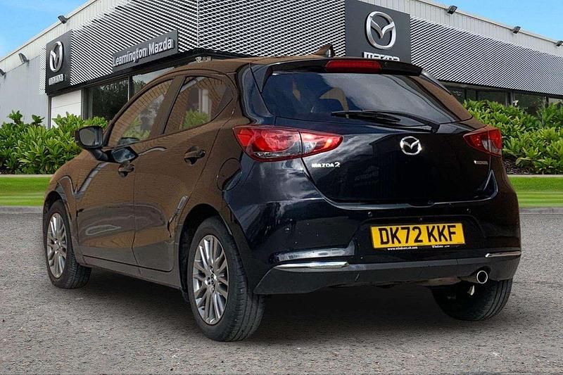 Begagnad Mazda 2 Inclusive 2023 Svart Halvkombi