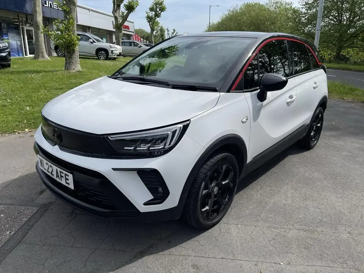 Used Vauxhall Crossland GS Line 108 HP (79 kW) 2022 White SUV