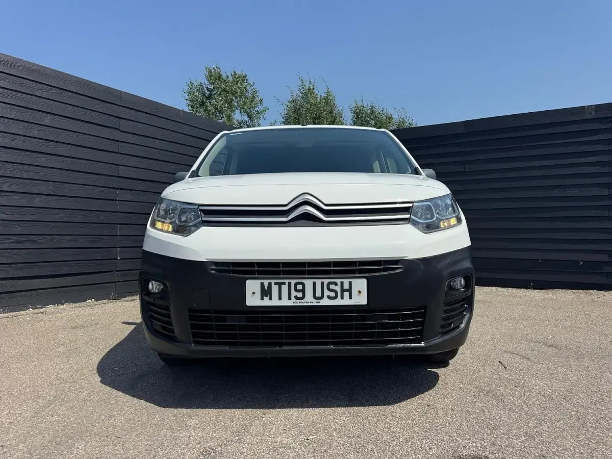 Used Citroën Berlingo 75 HP (55 kW) 2019 White MPV