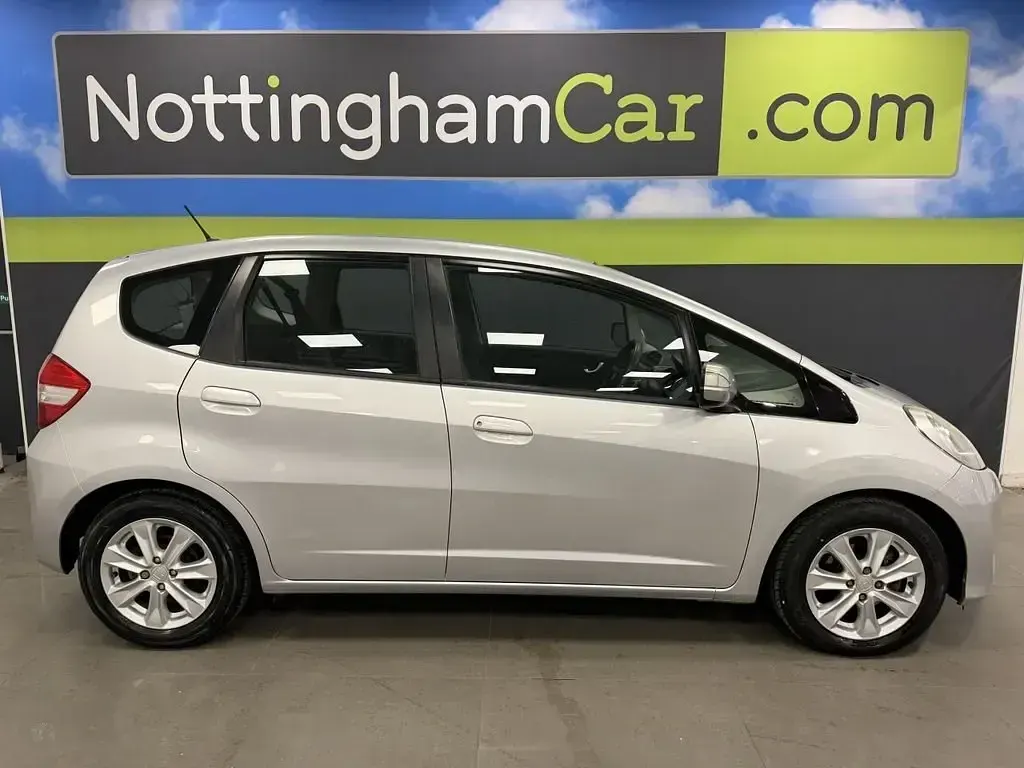 Second-hand Honda Jazz ES 99 CP (72 kW) 2012 Argintiu Hatchback