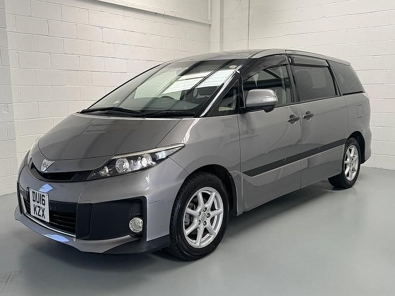 Usado Toyota Prius 2023 Gris Utilitario