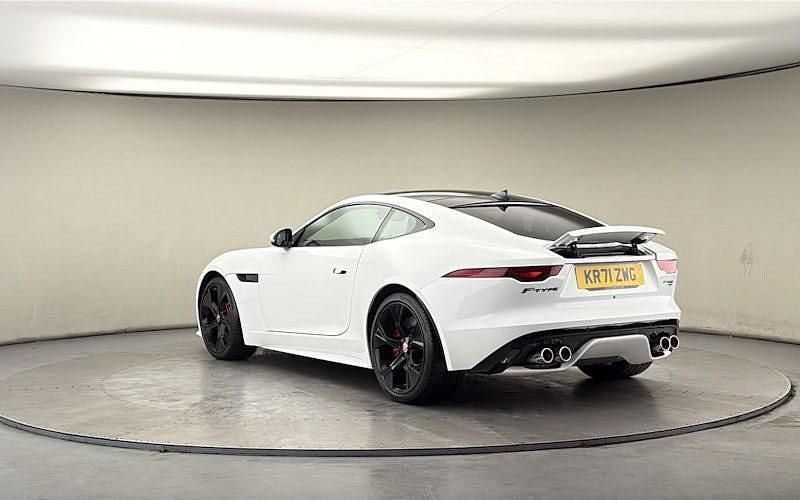 Usado Jaguar F-Type R-Dynamic 450 HP (330 kW) 2021 Branco Coupé