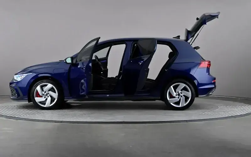 Used VW Golf VIII GTE 245 HP (180 kW) 2023 Blue Hatchback
