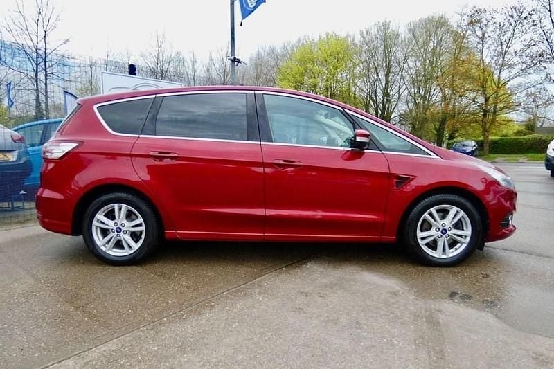 Used Ford S-MAX Titanium 150 HP (110 kW) 2017 Red MPV
