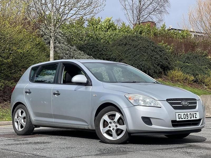Used Kia Ceed 2009 Silver Hatchback