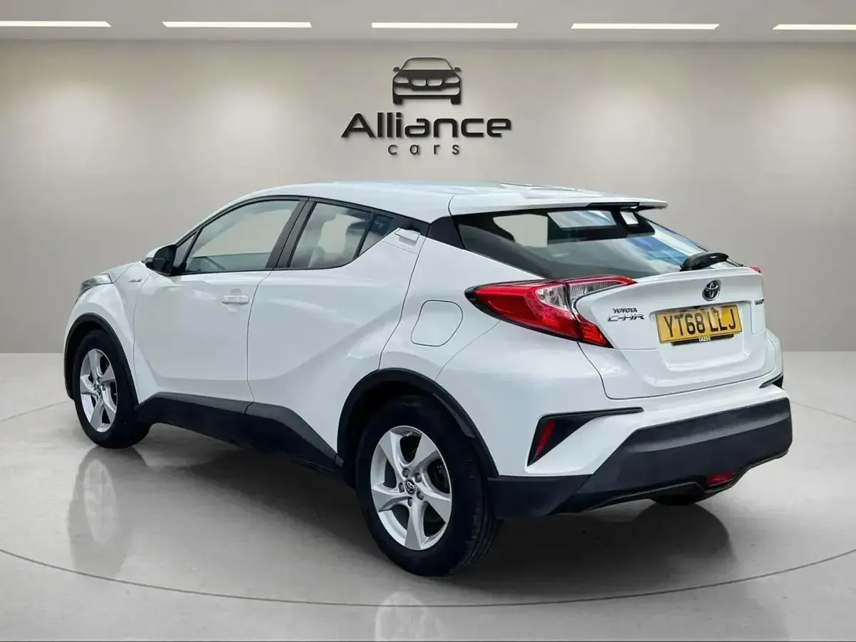 Used Toyota C-HR 122 HP (89 kW) 2018 White SUV