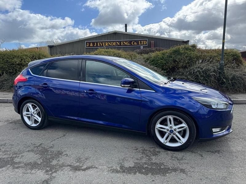 Used Ford Focus Titanium 125 HP (91 kW) 2016 Blue Hatchback