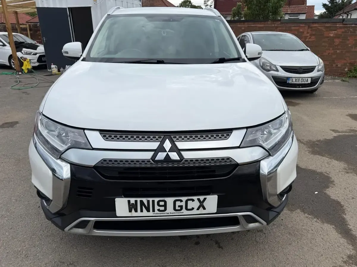 Used Mitsubishi Outlander 2019 White SUV