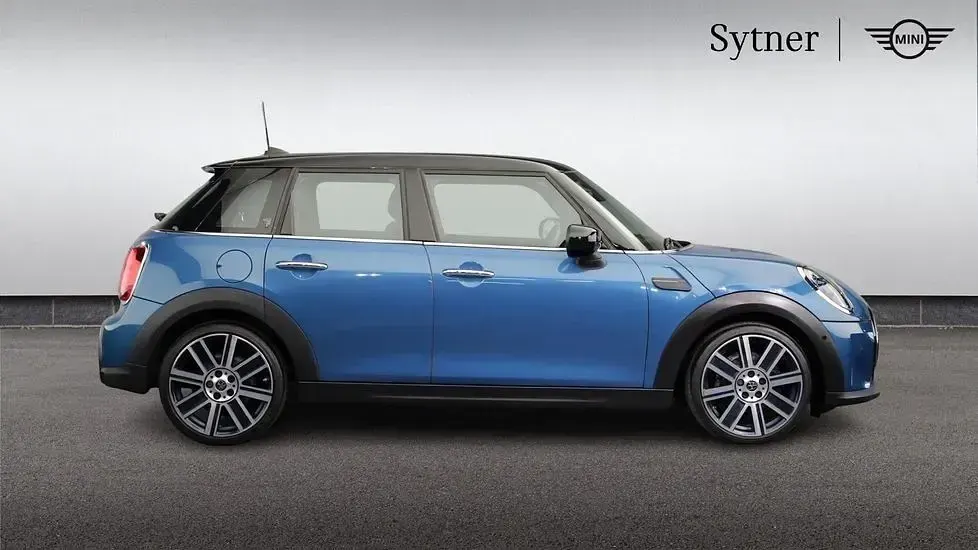 Used Mini Cooper Exclusive 134 HP (98 kW) 2023 Blue Hatchback