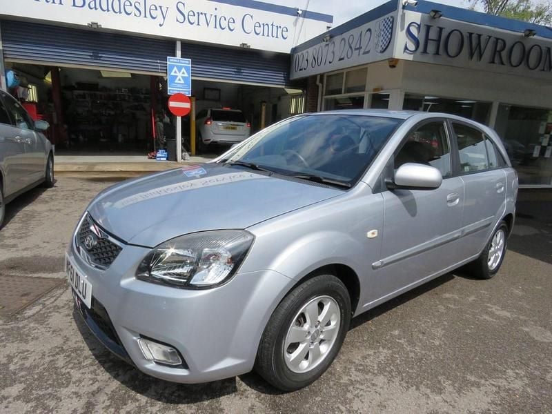 Silver Used 2011 Kia Rio 2 Hatchback | £3,489 (A bit pricey) - Image 1/2