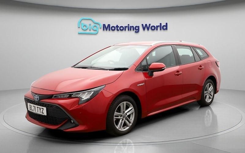 Used Toyota Corolla 122 HP (89 kW) 2022 Red Estate