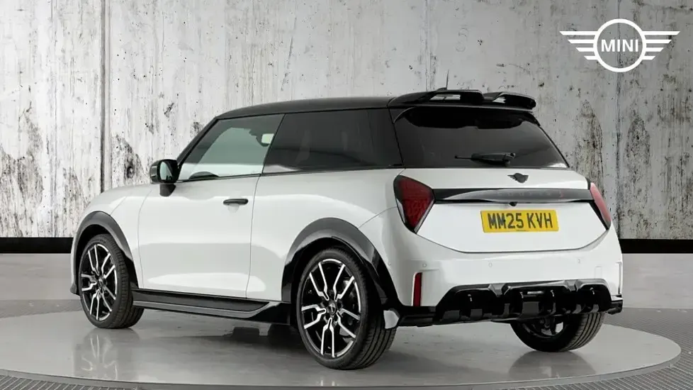 Used Mini Cooper S Hatch 201 HP (147 kW) 2025 White Hatchback