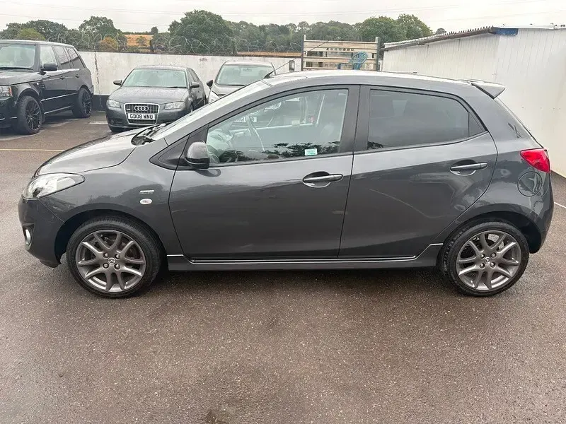 Used Mazda 2 Edition 84 HP (61 kW) 2013 Blue Hatchback