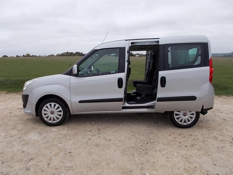Used Fiat Doblò 90 HP (66 kW) 2012 Silver MPV