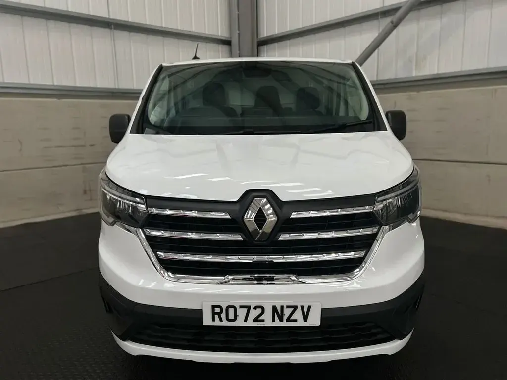 Used Renault Trafic Business 130 HP (95 kW) 2022 White MPV