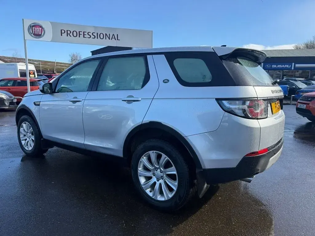Used Land Rover Discovery 4 SE 180 HP (132 kW) 2015 Silver SUV