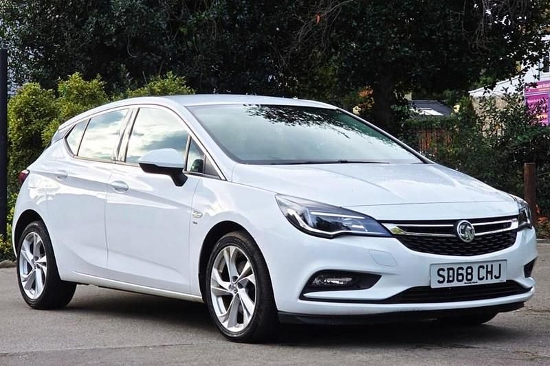 White Used 2018 Vauxhall Astra SRi Hatchback | £5,995 (Good price) - Image 1/1