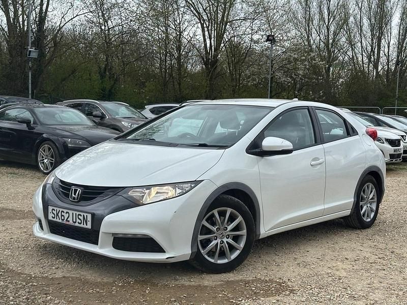 Begagnad Honda Civic SE 100 HK (73 kW) 2012 Vit Halvkombi
