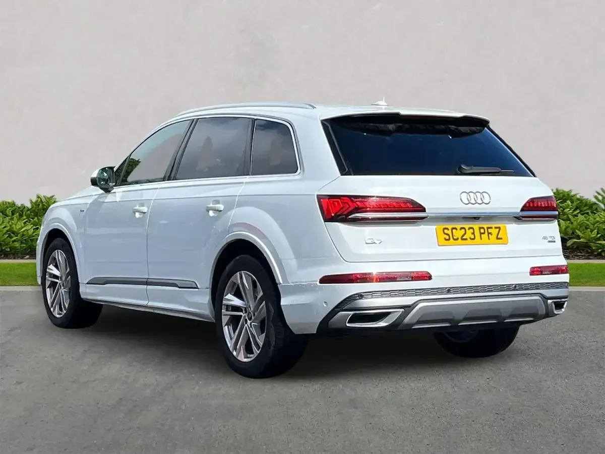 Usado Audi Q7 Black Edition 228 HP (167 kW) 2023 Branco SUV