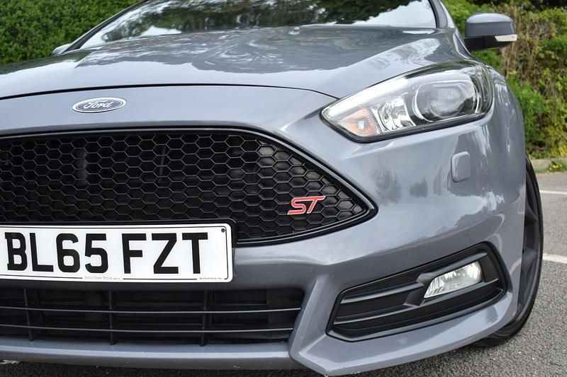 Used Ford Focus ST 185 HP (136 kW) 2015 Grey Hatchback