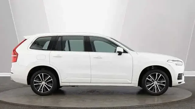 Used Volvo XC90 Momentum 235 HP (172 kW) 2022 White SUV