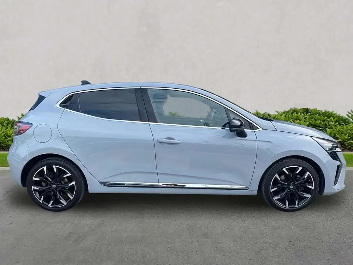 Used Renault Clio Techno 145 HP (106 kW) 2025 Grey Hatchback