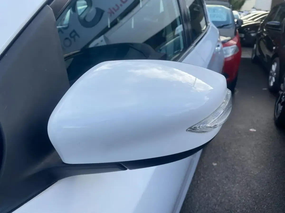 Używany Nissan Pulsar Acenta 115 KM (84 kW) 2014 Biały Hatchback