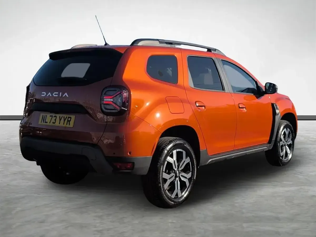 Begagnad Dacia Duster Journey 89 HK (65 kW) 2023 Orange SUV