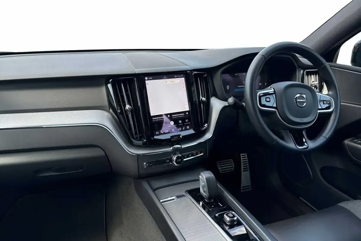 Used Volvo XC60 R-Design 194 HP (142 kW) 2022 SUV