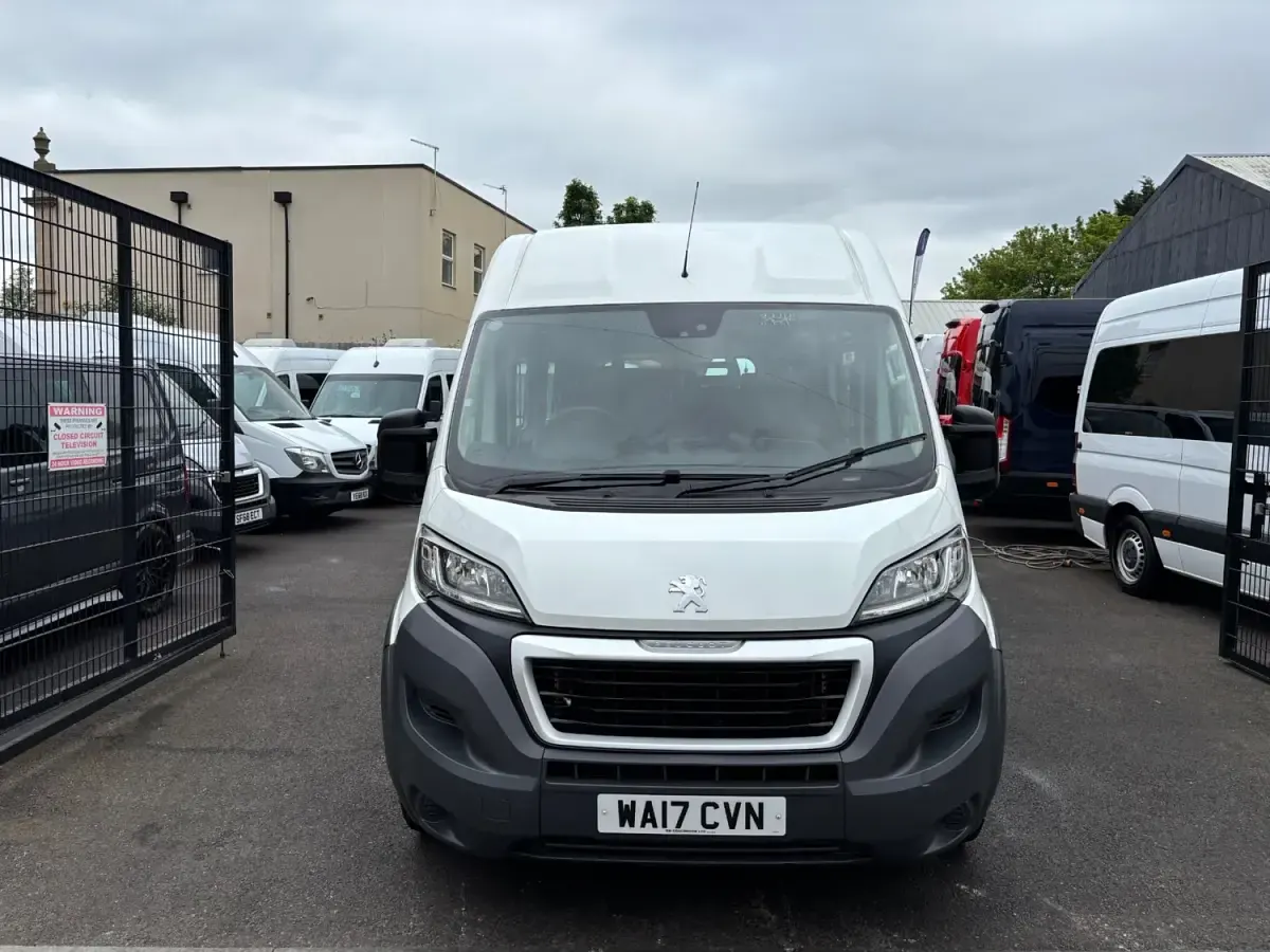 Begagnad Peugeot Boxer 130 HK (95 kW) 2017 Vit Van