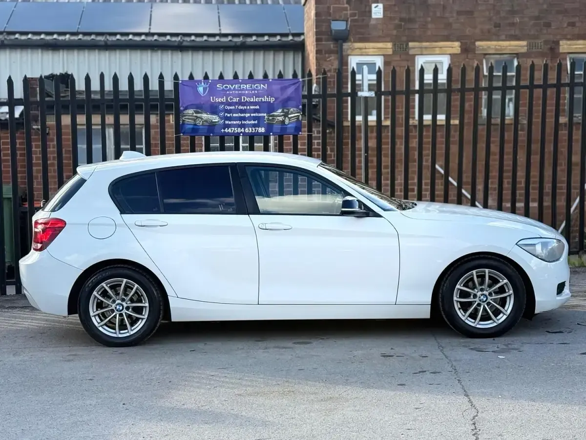 Used BMW 118 Comfort Edition 2012 White Hatchback