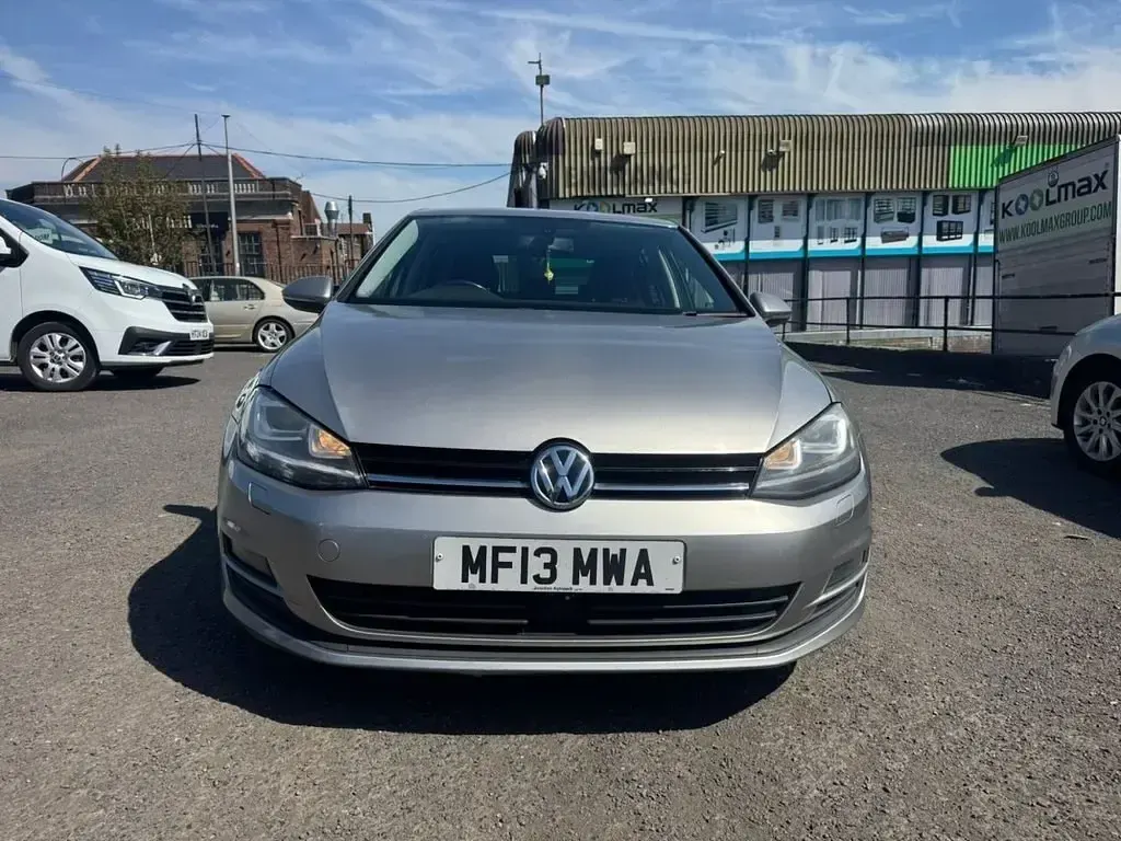 Usado VW Golf VII SE 105 HP (77 kW) 2013 Prateado Citadino
