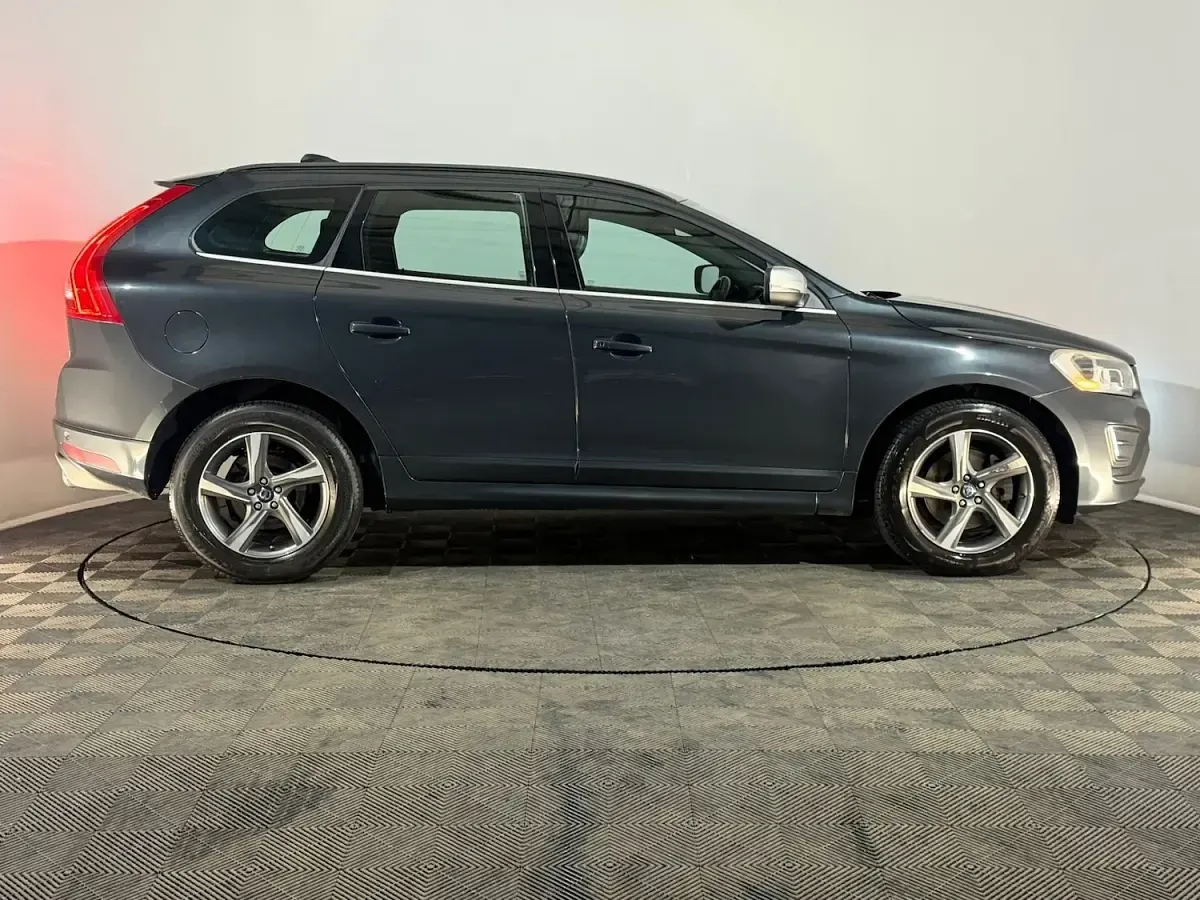 Used Volvo XC60 R-Design 181 HP (133 kW) 2014 Grey SUV