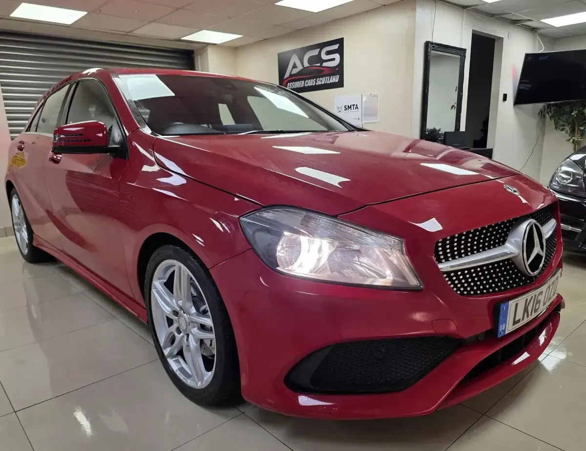 Begagnad Mercedes A180 AMG line 2016 Röd Halvkombi
