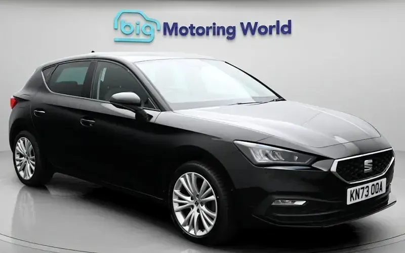 Begagnad Seat Leon SE Dynamic 131 HK (96 kW) 2023 Halvkombi
