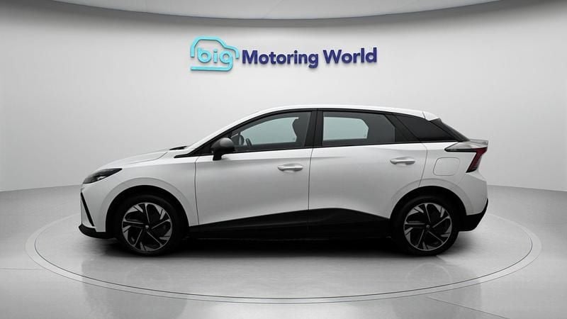 Used MG MG4 EV SE 150 kW (204 HP) 2023 White Hatchback