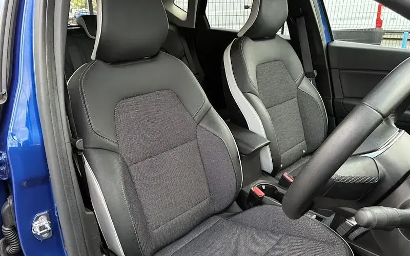 Second-hand Renault Captur Techno 143 CP (105 kW) 2024 SUV